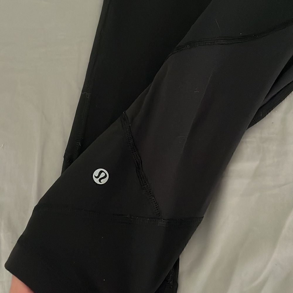 Lululemon black run pace crops, size 2 - Picture 2 of 4